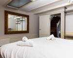 Room image #4 at Amsterdam Canal Suites